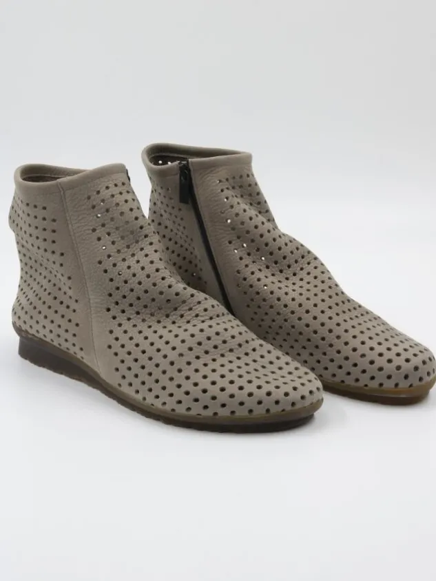 arche_ankle_boots_barroo__1-1.webp Arche ankle boots BARROO Taupe