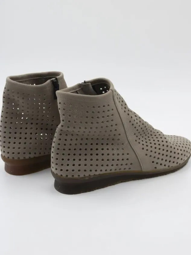 arche_ankle_boots_barroo__2-1.webp Arche ankle boots BARROO Taupe