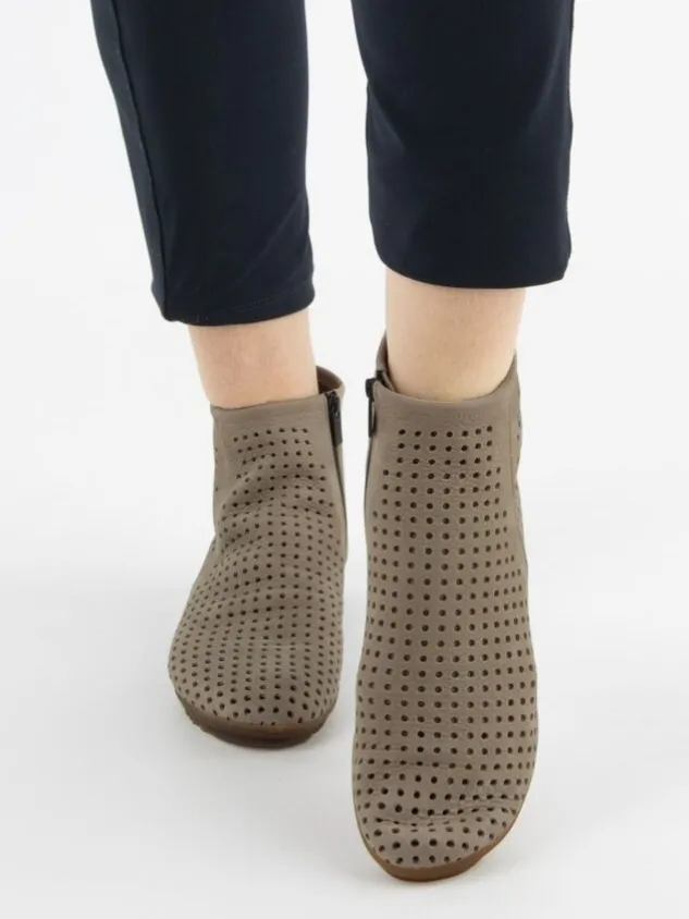 arche_ankle_boots_barroo__5-1.webp Arche ankle boots BARROO Taupe