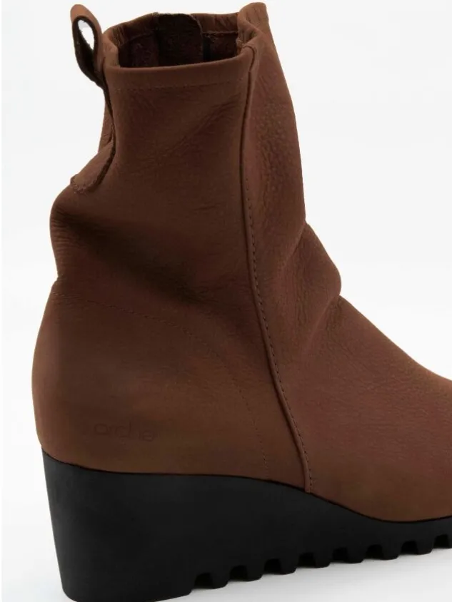 arche_ankle_boots_larazo__4-5.webp Arche ankle boots LARAZO Cognac