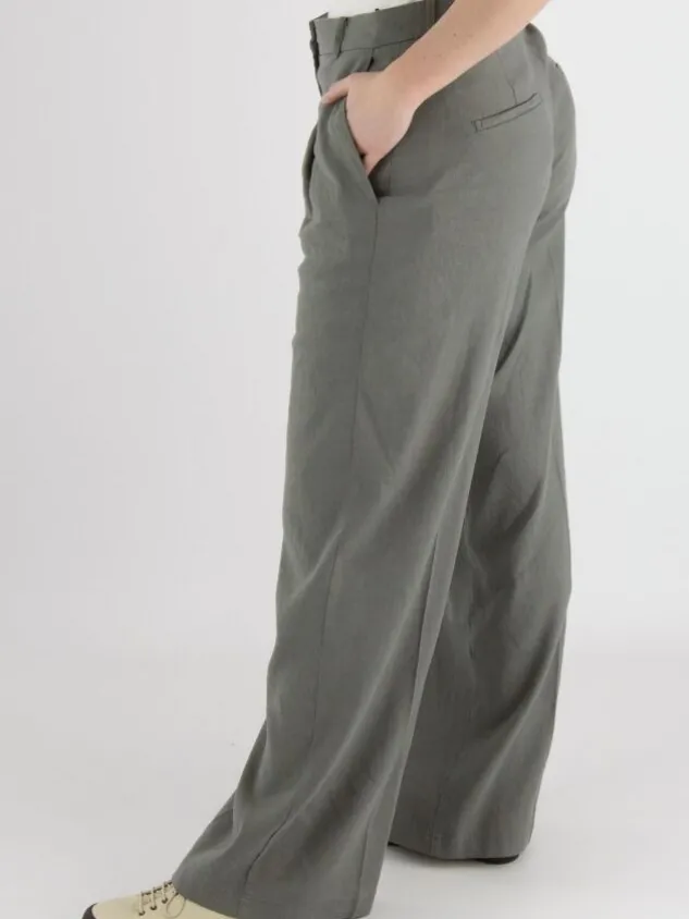 cambio_trousers_mira_plea_2.webp Cambio trousers MIRA PLEAT 8003 0299-00 Green