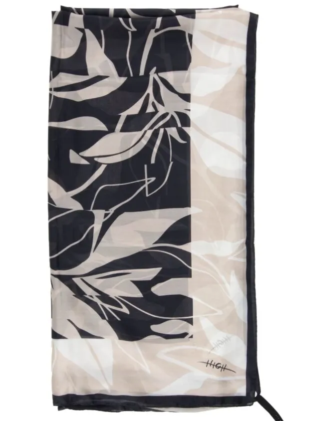 high_scarves_trailblazer__1-1.webp High scarves TRAILBLAZER S90145 Beige