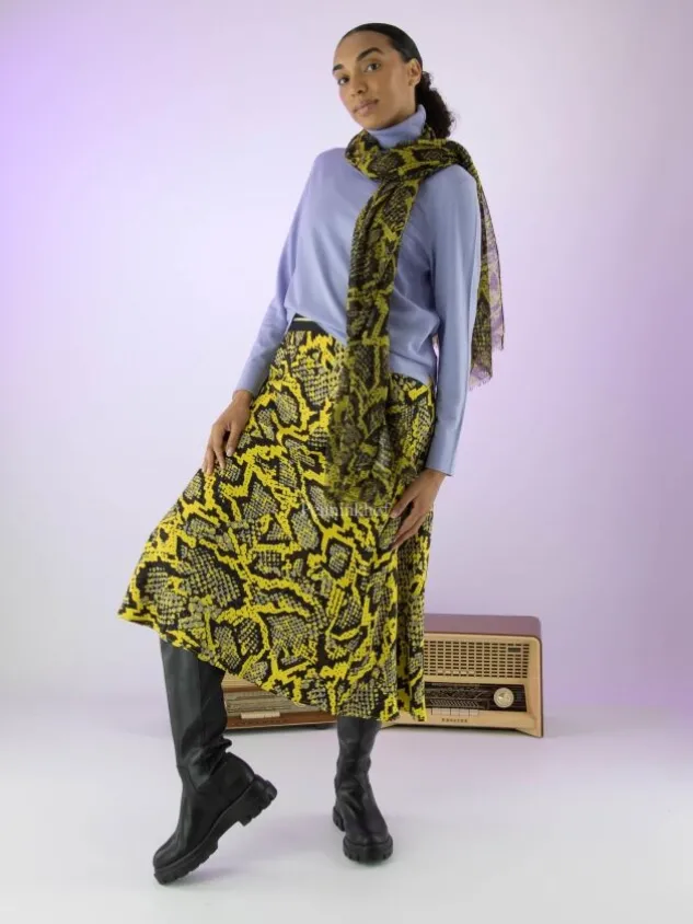 marc_cain__scarves_vs_b_z_1.webp Marc Cain scarves VS B4.07 Z44 Yellow
