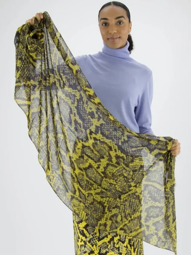 marc_cain__scarves_vs_b_z_2.webp Marc Cain scarves VS B4.07 Z44 Yellow