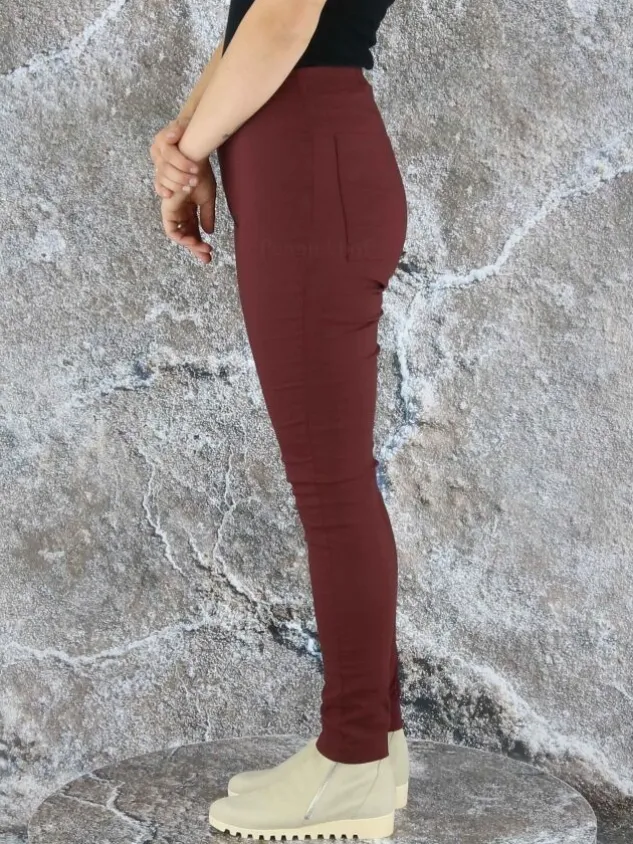 rundholz_trousers___red_2-1.webp Rundholz trousers 363 0110 Red